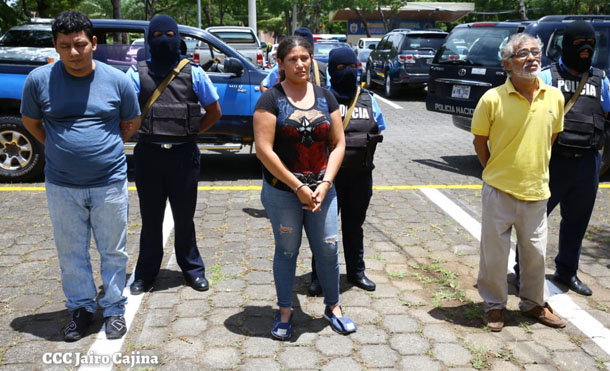 Policía presenta a pareja terrorista que planeaba ataques a empresas y medios del Poder Ciudadano