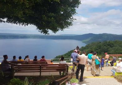 Más turistas en la Catarina de plantas, artesanías y paisajes
