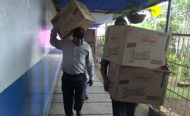 Alcaldía de Nindirí entrega donativo de cereal a escuela Tenderí