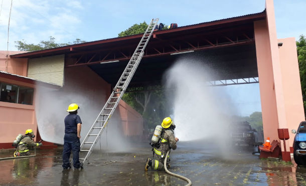 Bomberos Unificados de Ciudad Sandino fortalecen técnicas en rescate y combate contra incendio