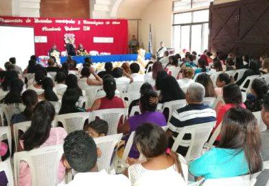 328 Chinandeganos festejan su promoción de Escuelas de Oficios