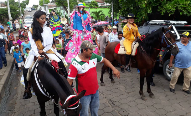 Familias de Juigalpa participan en el tradicional tope de toros, en honor a la Virgen de la Asunción