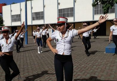 Estudiantes se preparan para la celebración de las Fiestas Patrias 2018