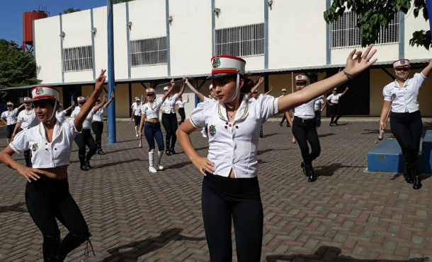 Estudiantes se preparan para la celebración de las Fiestas Patrias 2018