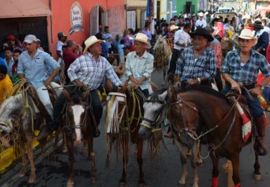 Granada celebra con alegría su tradicional desfile hípico