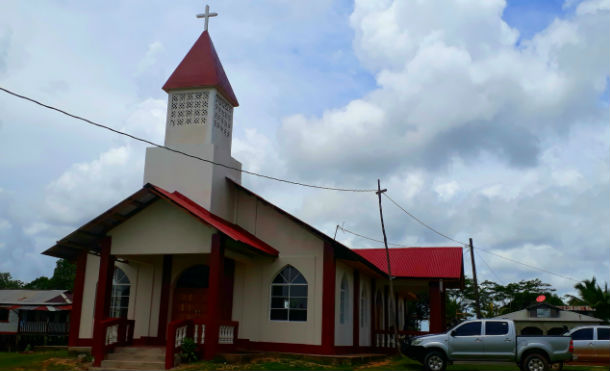Gobierno Sandinista reconstruye iglesia Morava destruida por el huracán Félix