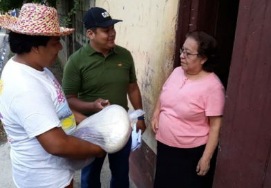 Madres de héroes y mártires reciben paquete alimenticio en Masaya
