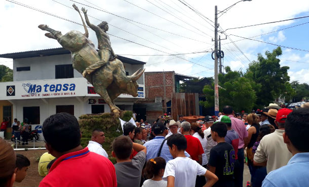 Familias de Juigalpa inauguran monumento a la Ganadería Chontaleña