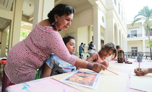 Niñez participa en taller de pintura gratis en Palacio de la Cultura