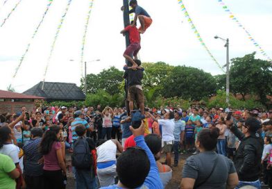 Familias disfrutan diversas actividades realizadas en honor a Santo Domingo en el Parque de Ferias