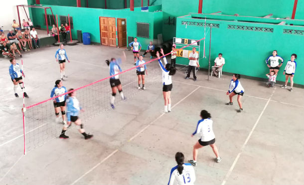 Corinto: Jóvenes participan de jornada deportiva de voleibol
