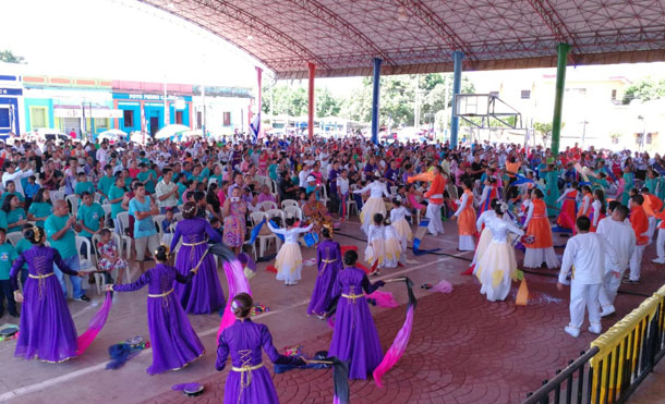 Pueblo evangélico celebra el día de la Biblia en Chinandega