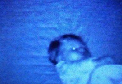 (+Video) Padre captó a un fantasma acechando la cuna de su bebé