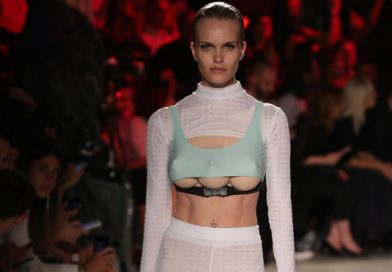 ¿Modelar con tres senos? Así desfilan en la semana de la moda de Milán