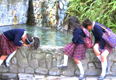 Niñas de 15 años montan show erótico en escuela con permiso de profesores