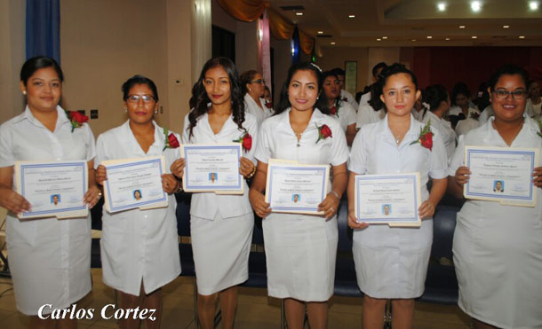 Nicaragua cuenta con nuevos auxiliares de enfermería comunitarios