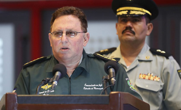General Julio César Avilés presenta informe al Jefe Supremo de las Fuerzas Armadas Cmdte. Daniel Ortega