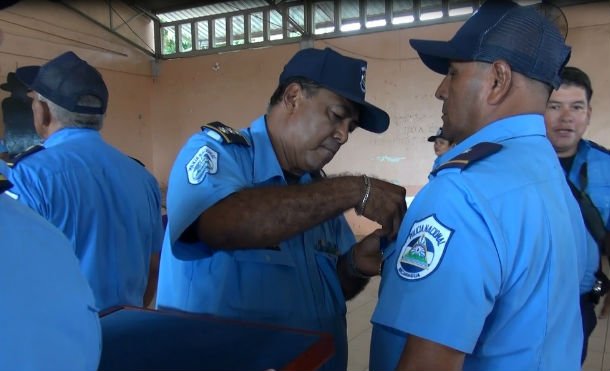San Rafael del Sur: Oficiales de la Policía Nacional reciben medallas por años de servicio