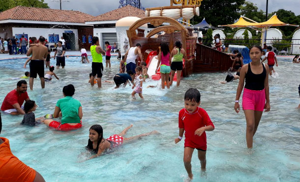 Parque Acuático muy concurrido gracias a la tranquilidad que vive el país