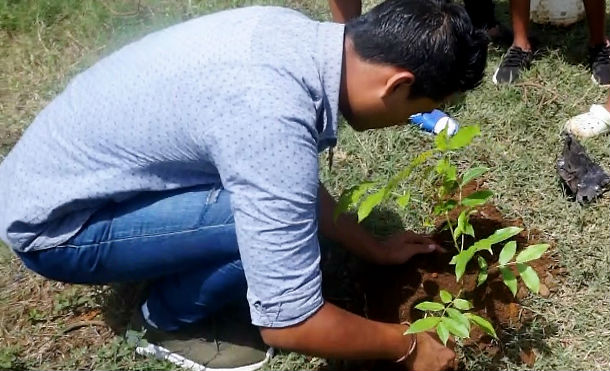 Jóvenes de Nindirí realizan jornada de reforestación y abatización en saludo a las fiestas patrias