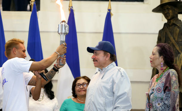 Presidente Daniel y Compañera Rosario reciben la Antorcha de la Independencia Centroamericana