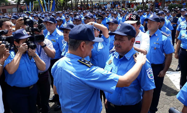 Policía Nacional asciende en Grados y Medallas al Valor a oficiales de la institución