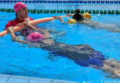 Inicia academia de natación en el Complejo de Piscinas Michele Richardson