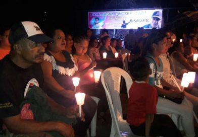 Realizan culto de oración en honor a Bismarck Martínez frente las instalaciones del colegio San José en Jinotepe