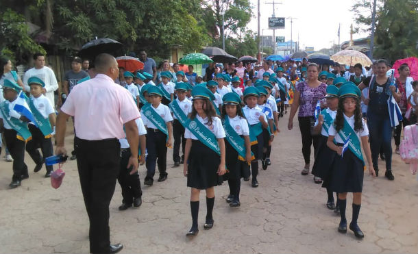 Caribe Norte: Alumnos de primaria se desbordan en celebración de las fiestas patrias