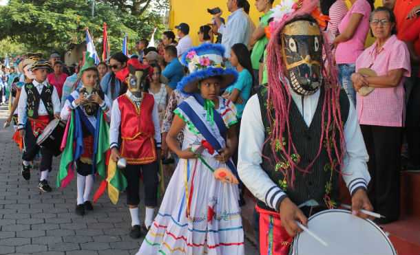 Estudiantes y docentes de Nueva Segovia desfilan en saludo al 162 aniversario de la Batalla de San Jacinto