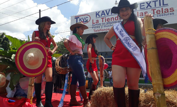 Hípico en saludo a las fiestas patrias en Juigalpa