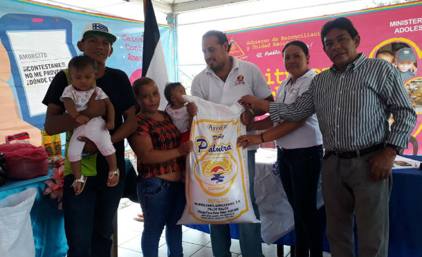 Chontales: MIFAMILIA entrega paquetes alimenticios a familias de partos múltiples
