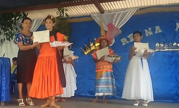 Estudiantes eligen reina de las Fiestas Patrias en Nindirí