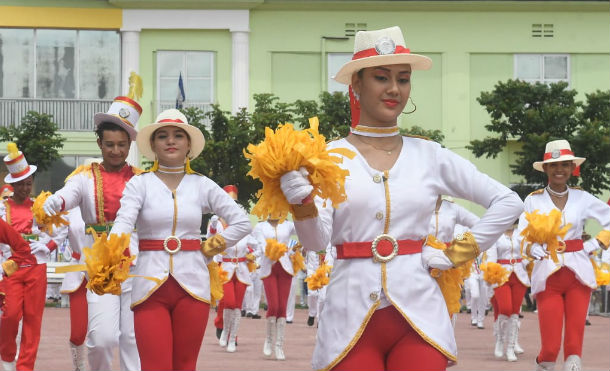 En imágenes: Arrancan desfiles en todo el país en honor a la Patria
