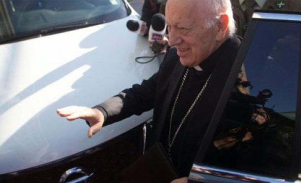Arzobispo de Santiago llega a Fiscalía a declarar por encubrimiento de abusos sexuales