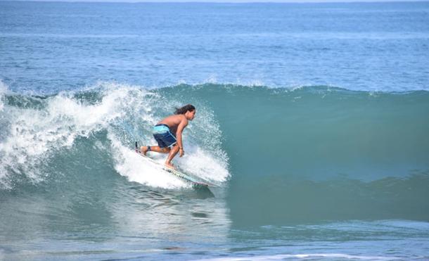Competencia de surf en la comunidad Miramar en Nagarote