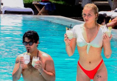 ¡Lo más infartante que veras de Sophia Turner la pelirroja más sexy del planeta!