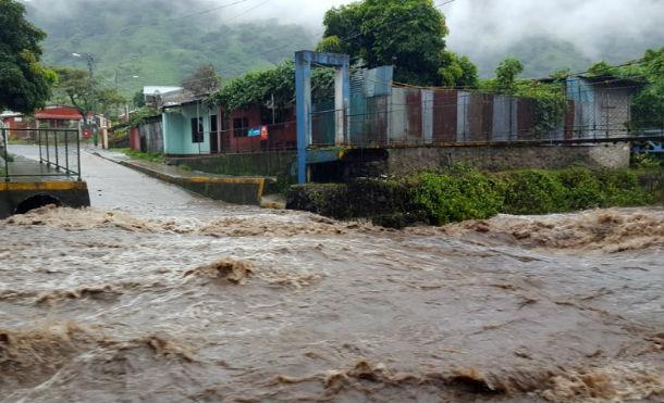 Reportan tres fallecidos por imprudencia al cruzar ríos en el norte del país