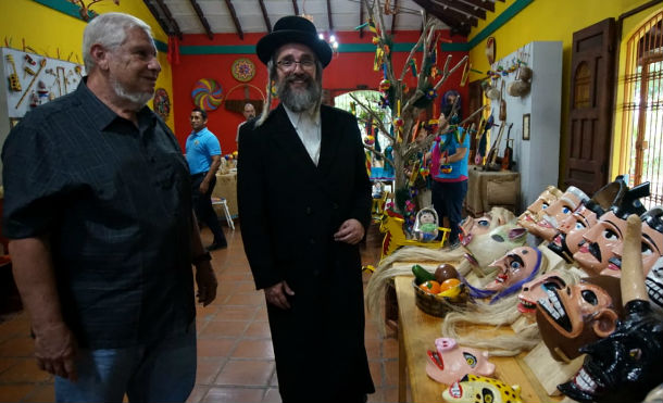 Rabino Yechiel Zayde sostiene encuentro con autoridades locales de Masaya
