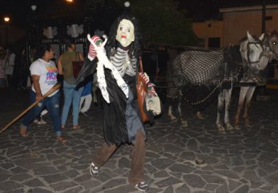 Granada se viste de colores y alegría en el carnaval de disfraces, mitos y tradiciones