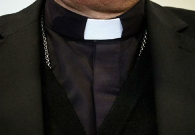 Detienen a exseminarista que habría abusado de un menor mientras practicaba el sacerdocio ilegalmente en Chile