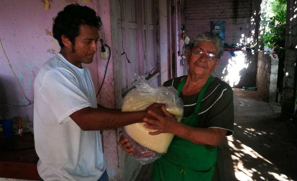 Promotoría Solidaria entrega paquetes alimenticios en el departamento de Chinandega