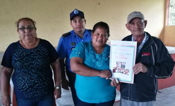 Chontales: Gobierno sandinista entrega títulos de propiedad a familias de Villa Sandino