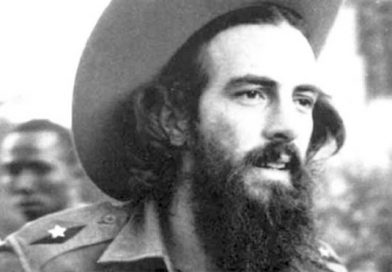Flores para un héroe cubano: Camilo Cienfuegos