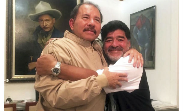 Comandante Daniel y Compañera Rosario envían saludo a Diego Armando Maradona en su cumpleaños