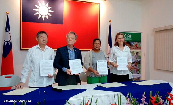 INTA, ICDF y CIAT firman convenio para aumentar resistencia de cultivos al cambio climático