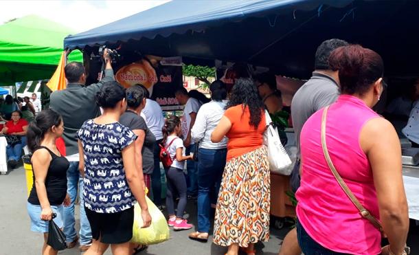 Familias disfrutan de la feria nacional del café en Estelí