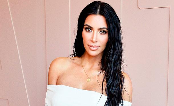 (+Memes) Inundan de memes las redes de Kim Kardashian por forrarse con vestido hecho de dólares