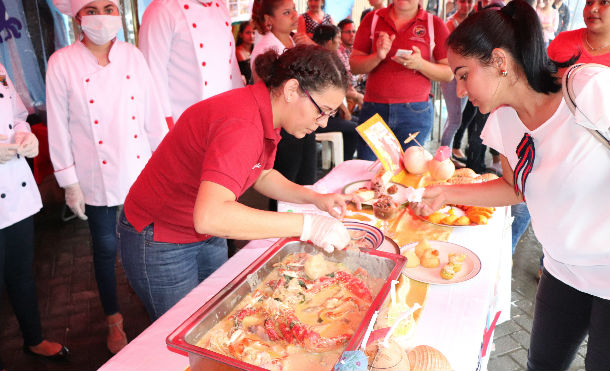 El Rama: Estudiantes son protagonistas de Feria Gastronómica Municipal