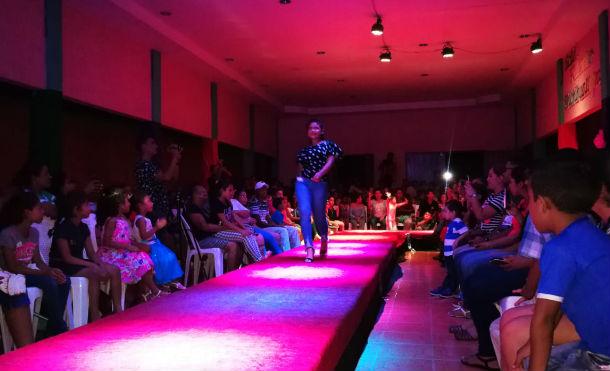 Chinandega: Familias de Chichigalpa disfrutan de la moda y el baile con el Fashion Night Out